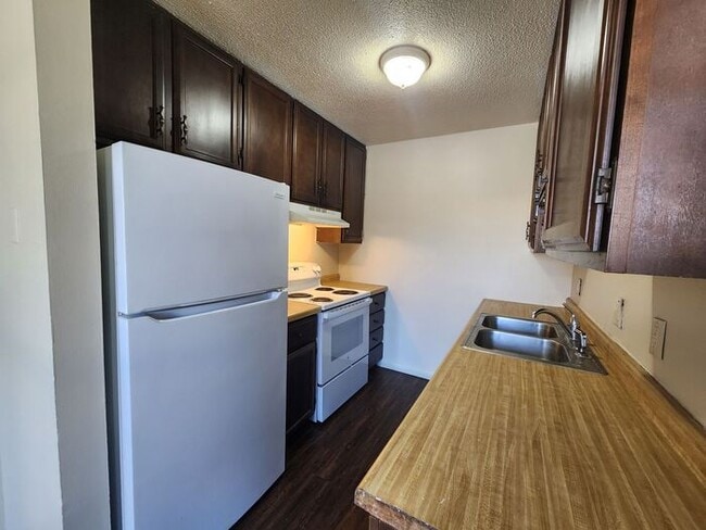 Building Photo - 2 Bedroom Apartment in Brazil