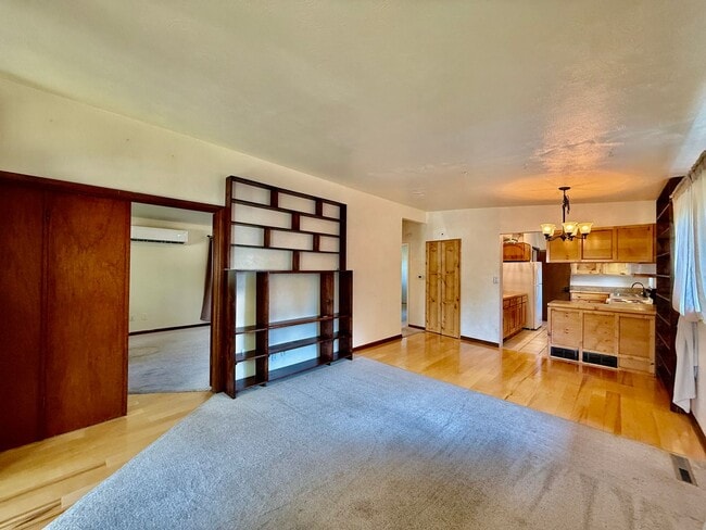 Building Photo - Charming 2-Bed Home in Middle Shooks Run — Utilities Included
