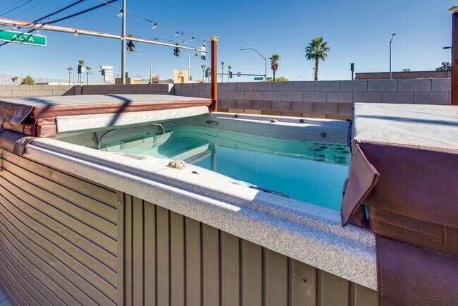 Building Photo - A truly one-of-a-kind pirate themed home that brings creativity and fun to life!