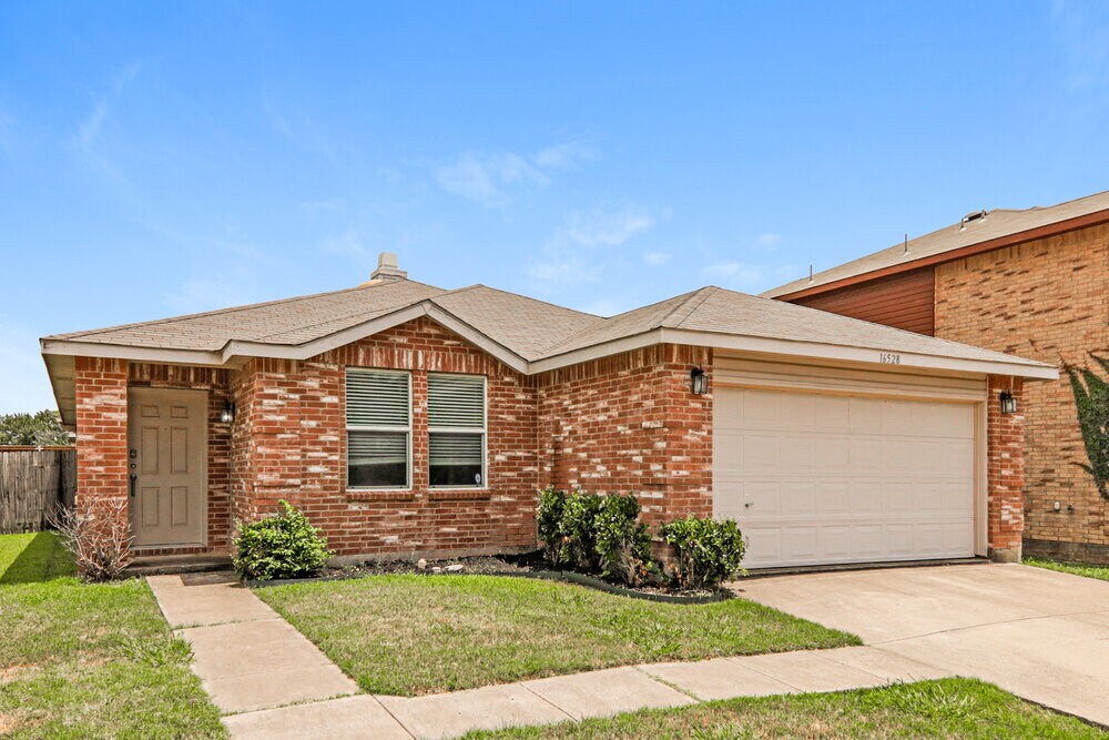 Building Photo - 16528 Woodside Dr