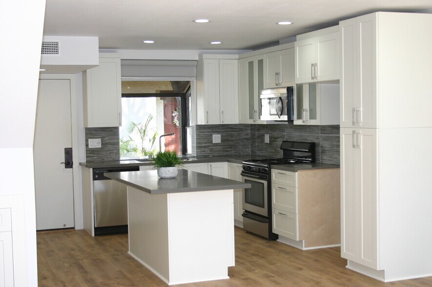 1st floor, Kitchen - 247 Oahu Way