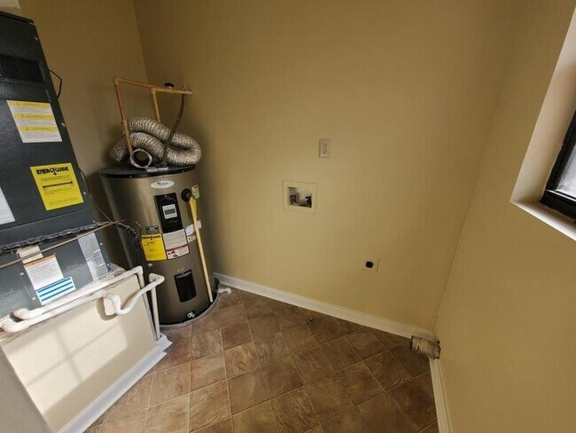 Building Photo - 6414 Tradewinds Dr