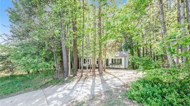 Building Photo - 1816 Azalea Ave