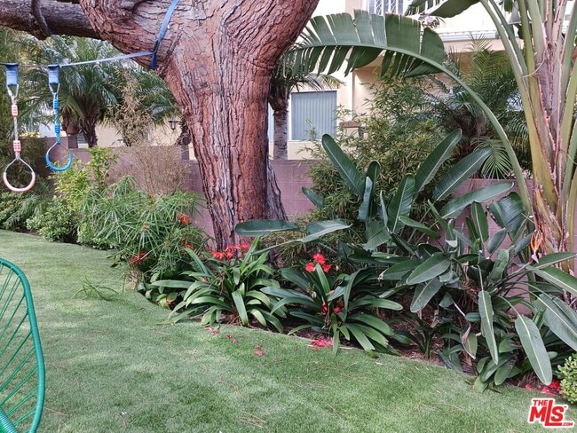 Building Photo - 3859 Cochran Ave