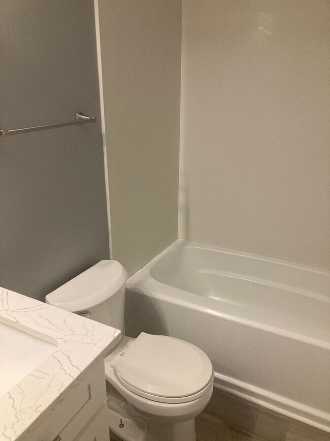 Building Photo - 1910 Fox Chapel Rd