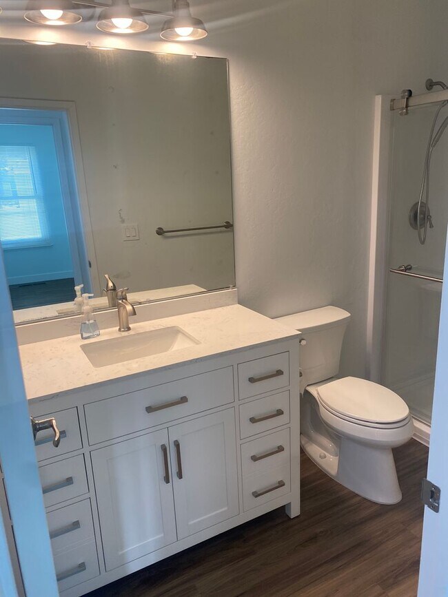 Building Photo - Charming Fully Remodeled 3 Bedroom, 2 Bath...