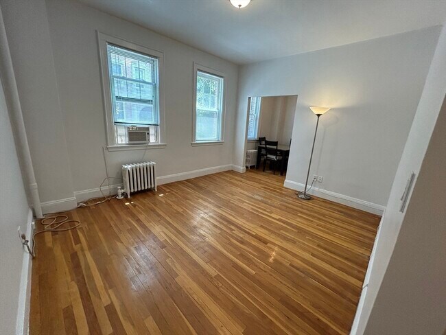 Building Photo - 48 Strathmore Rd