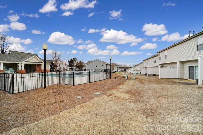 Building Photo - 12252 Stratfield Pl Cir