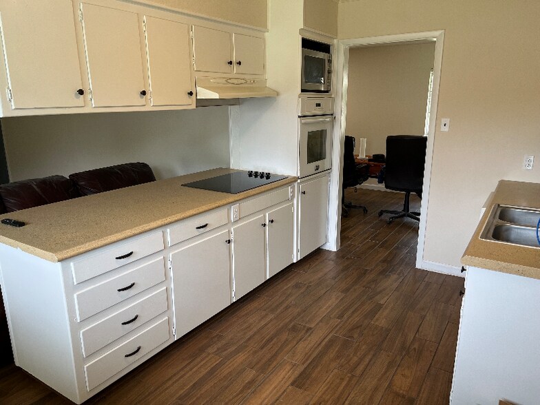 Building Photo - 408 Sheffield Dr