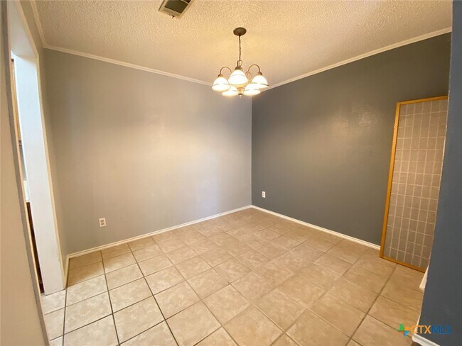 Building Photo - 1202 Thorpe Ln