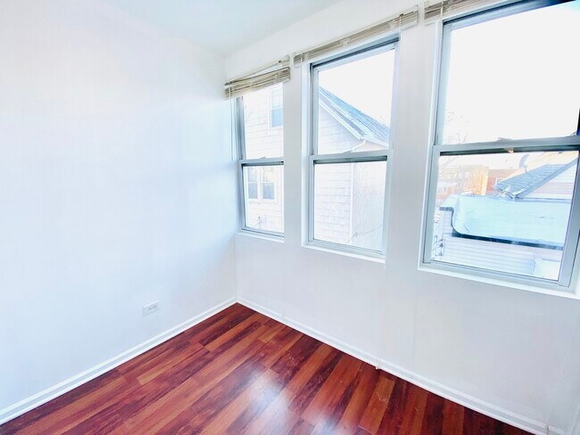 Building Photo - 2647 W 35th St