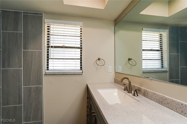 Building Photo - 1411 SE 17th Terrace