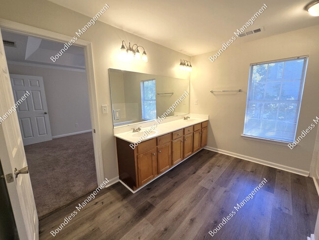 Building Photo - 250 Amal Dr SW