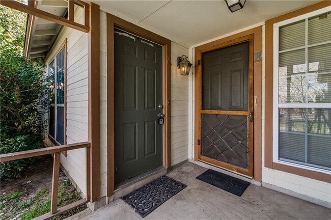 Building Photo - 8801 Piney Point Dr