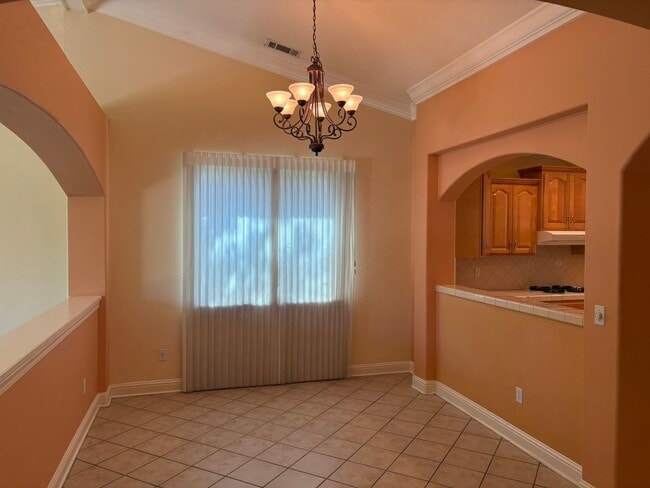 Building Photo - 587 Castenda Dr