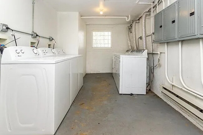 Building Photo - 3036 W Cullom Ave
