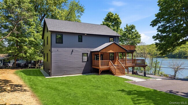 Building Photo - 548 Lakes Rd
