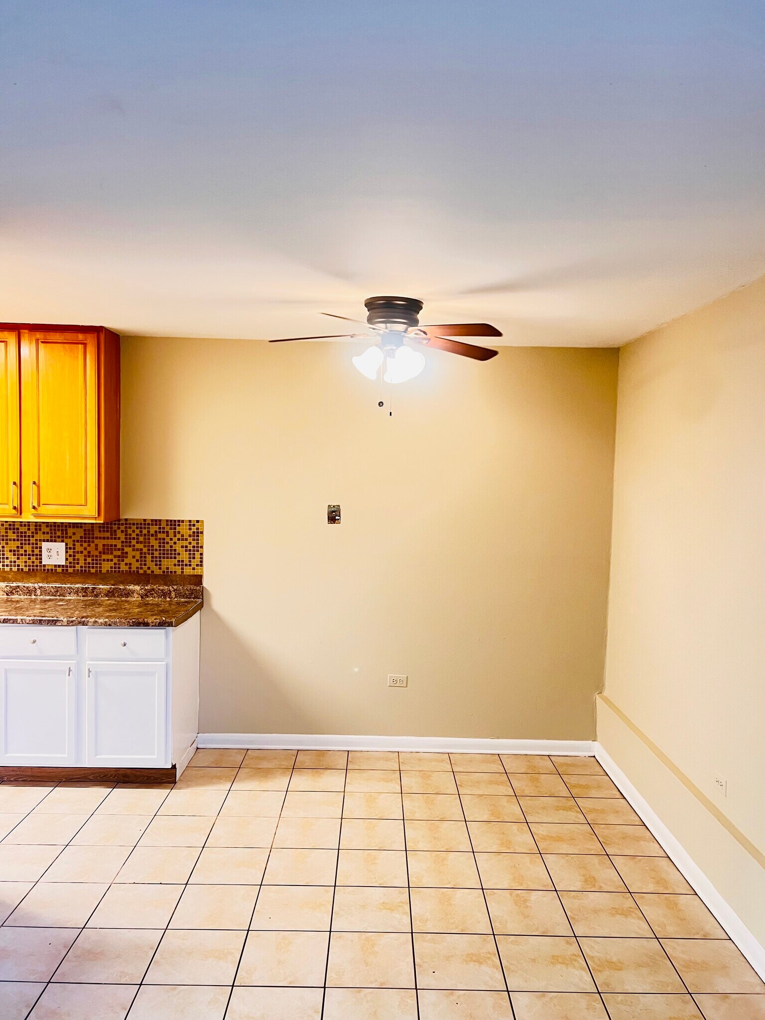 Building Photo - 655 Deepwoods Dr