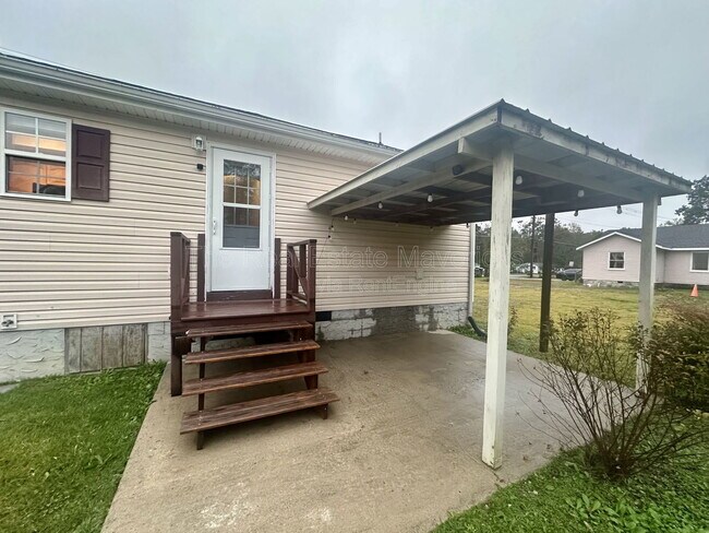 Building Photo - 695 Prater Rd