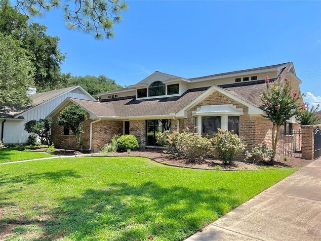 Building Photo - 5135 Braesvalley Dr