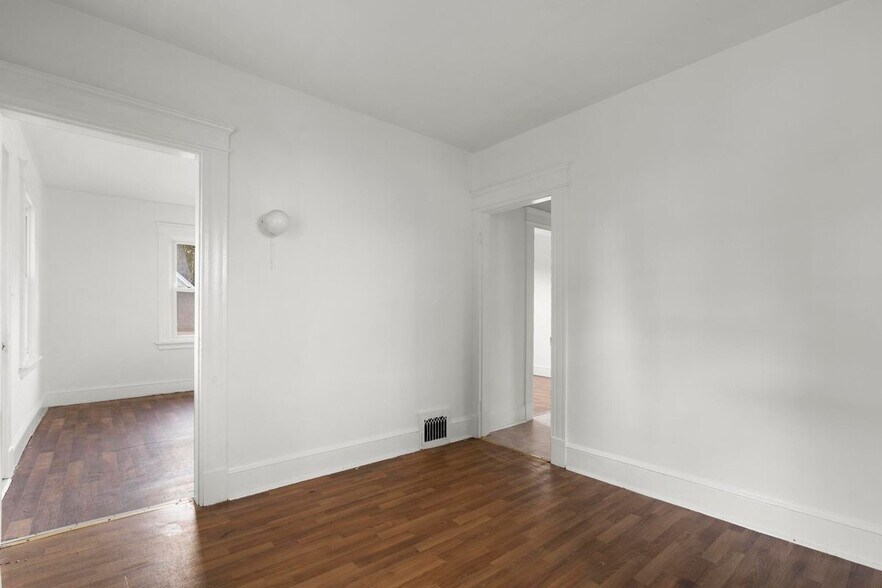 Building Photo - 97 Wall St