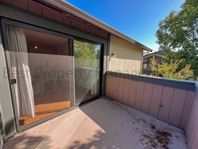 Building Photo - Perfect Shape Warm Springs Condo next to J...