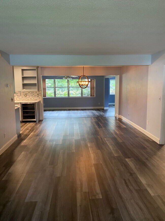 Building Photo - 3/2 Home In Downtown/Conway Area! Zoned fo...