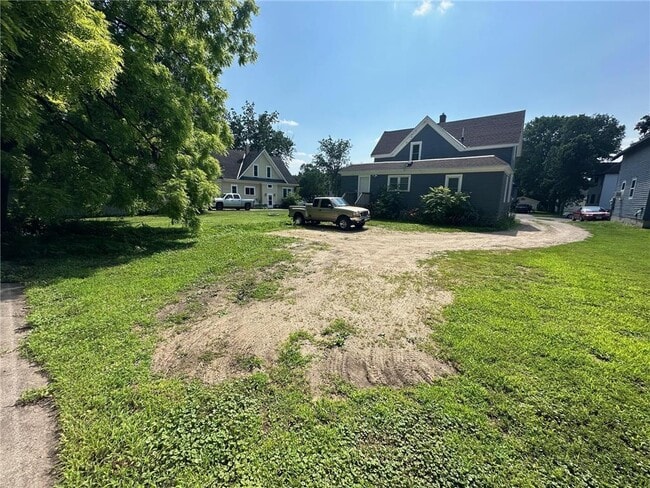 Building Photo - 613 3rd St SW