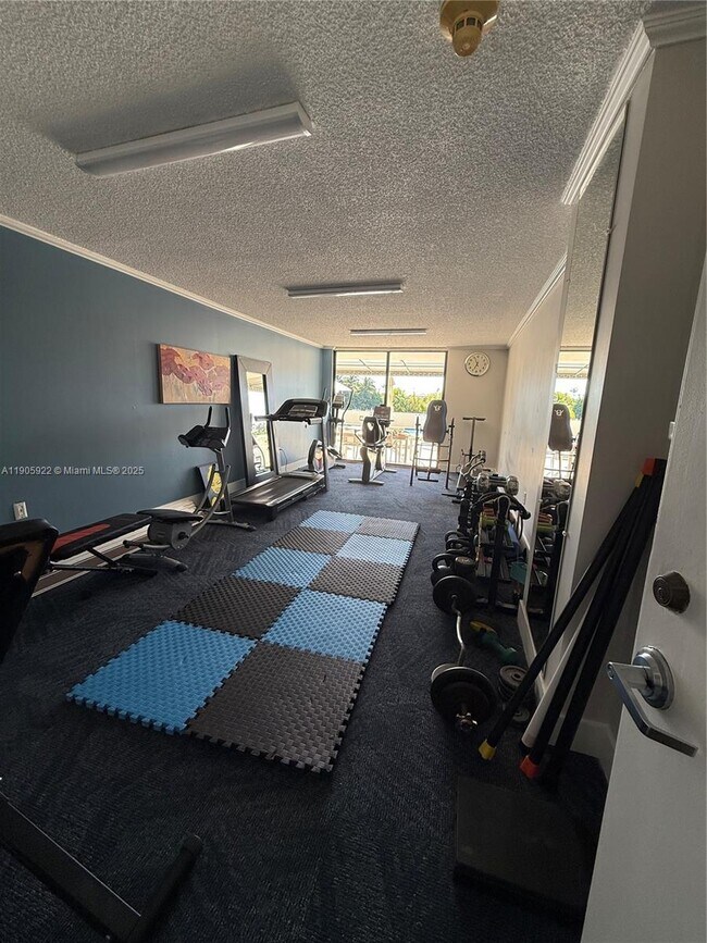 Building Photo - 2500 NE 135th St