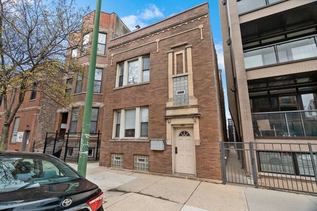 Building Photo - 452 N May St