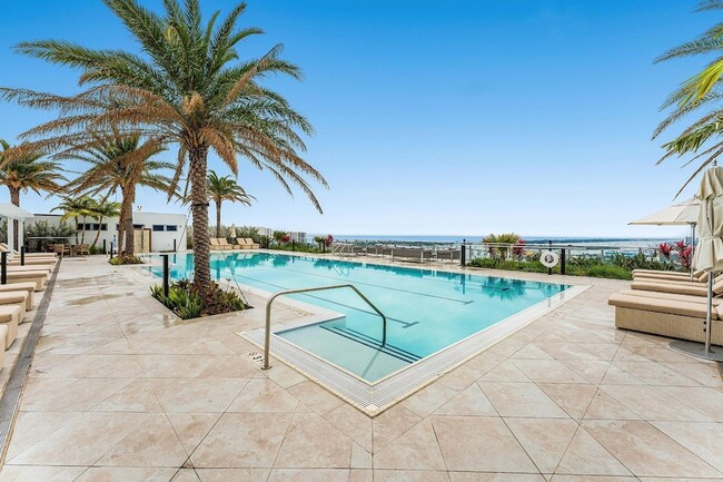 Building Photo - 220 Lake Shore Dr