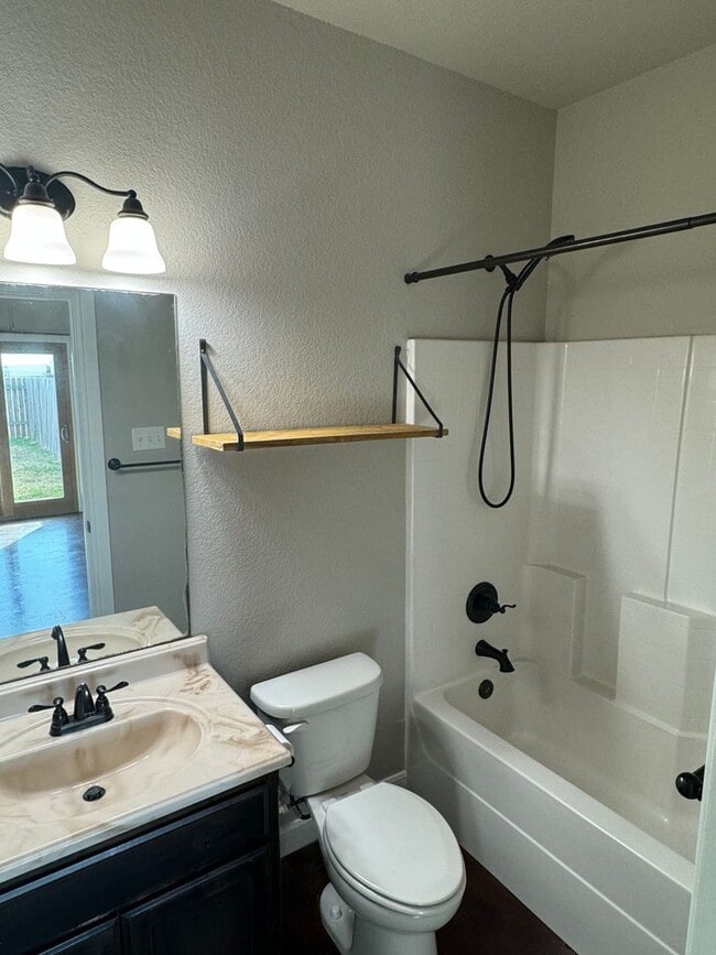 Building Photo - 3/2 in BROCK ISD - LAWN CARE INCLUDED - Pets welcome Fenced YARD