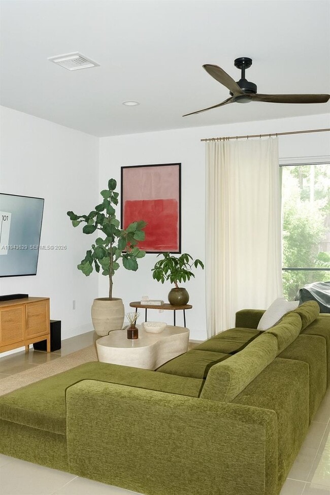 Building Photo - 1139 NE 3rd Ave