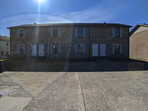 Building Photo - 1640 Baltimore Dr