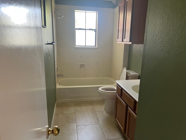 Building Photo - 5618 Village Arbour Dr
