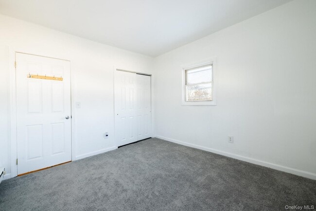 Building Photo - 1550 Montauk Hwy