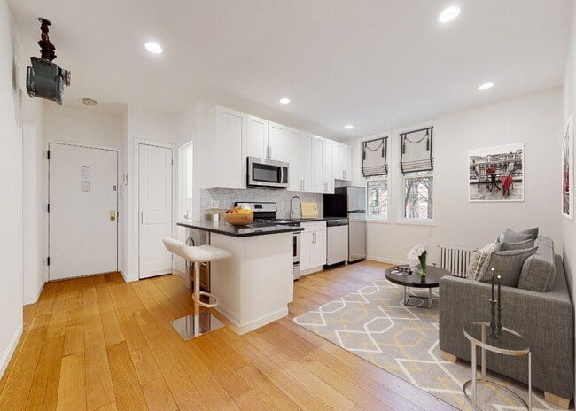 Building Photo - 103 Thayer St