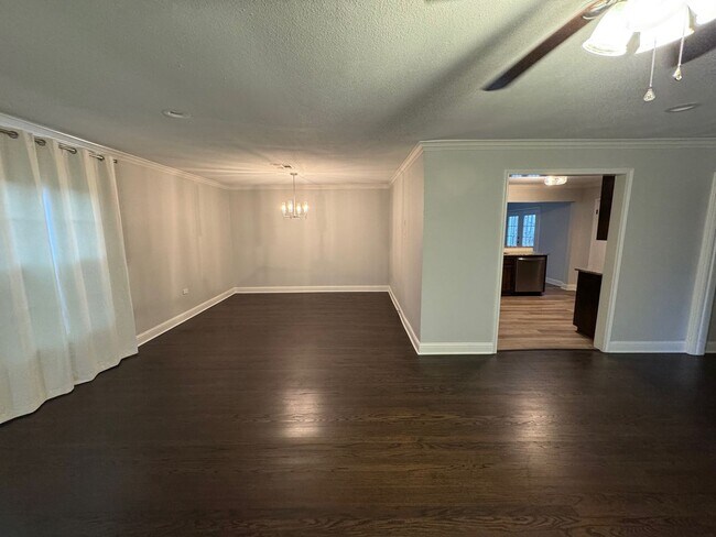 Building Photo - Beautiful Castle Heights Home