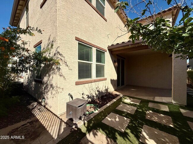 Building Photo - 16525 W Jenan Dr