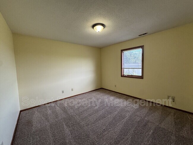 Building Photo - 1504 Flagstone Dr