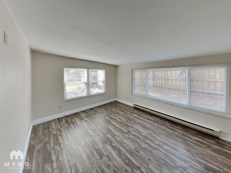 Building Photo - 14 Lamplight Ln
