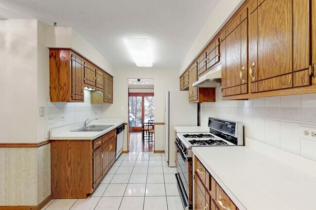 Building Photo - Cambridge Dr. Mokena