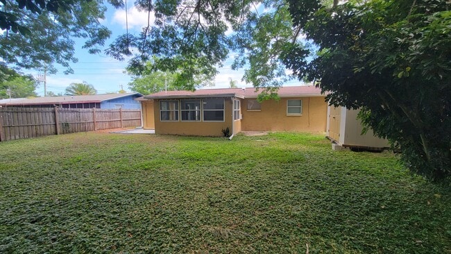 Building Photo - 3806 Moog Rd