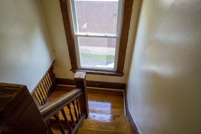 Building Photo - 718 Livingston Ave