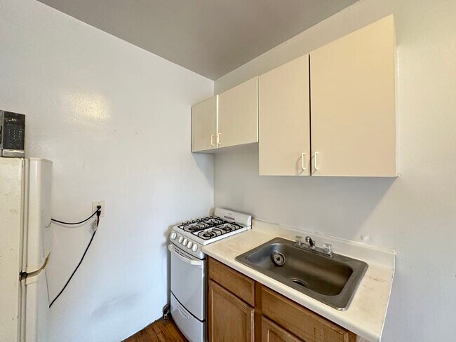 Building Photo - 3306 W Schubert Ave