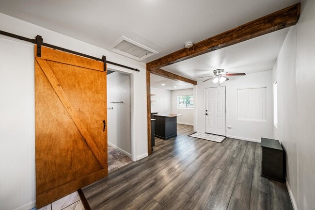 Building Photo - Adorable Studio Apt in Cottonwood - Dog Friendly! Available NOW!