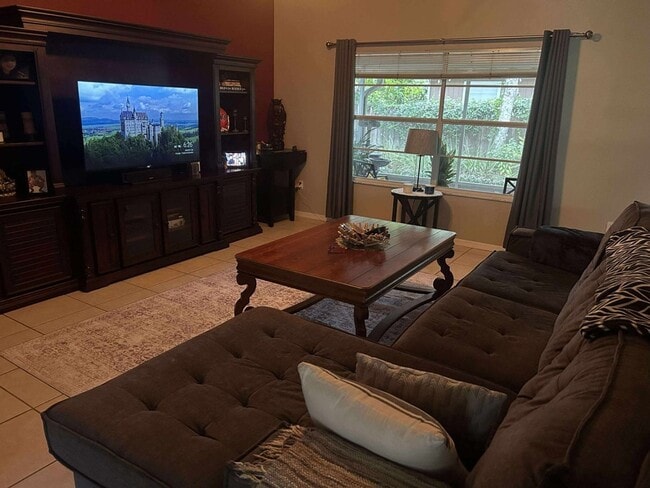 Building Photo - 4 Bed 2 Bath In Sable Chase