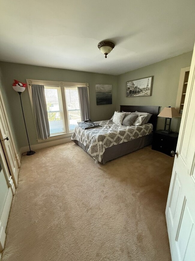 Building Photo - Four Bedroom House in La Crosse