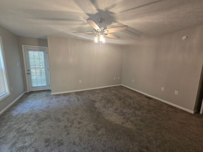 Building Photo - 3910 Sarasota Dr