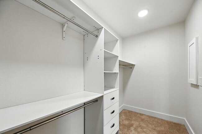 Building Photo - Brand-new modern townhome in Rowlett featu...